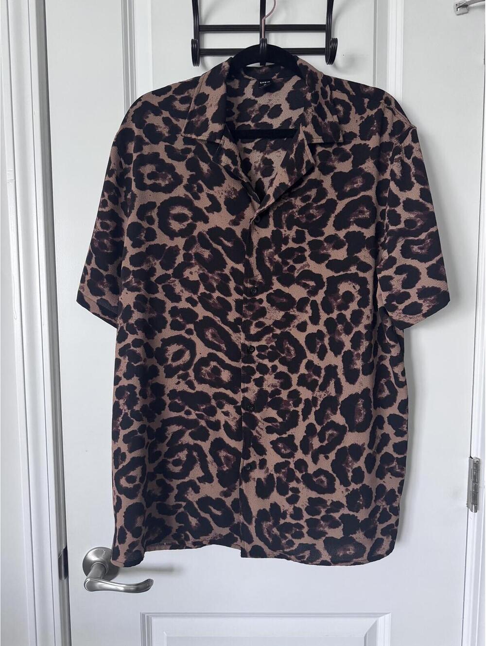 SHEIN XL Leopard Print Short Sleeve Shirt